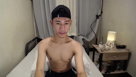 Snapshot of enzinoxx2024 chatting on 1, 12, 2025 enzo online show from 1, 12, 2025