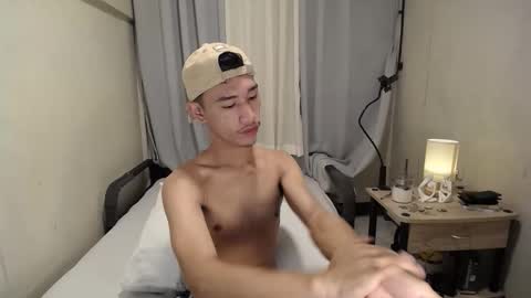 Snapshot of enzinoxx2024 chatting on 2, 12, 2025 enzo online show from 2, 12, 2025