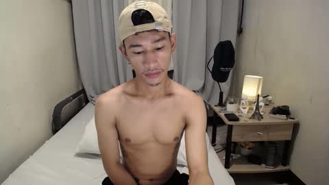 Snapshot of enzinoxx2024 chatting on 22, 12, 2025 enzo online show from 22, 12, 2025