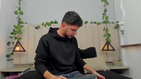 Snapshot of enzo_rivas chatting on 5, 11, 2025 ENZO online show from 5, 11, 2025