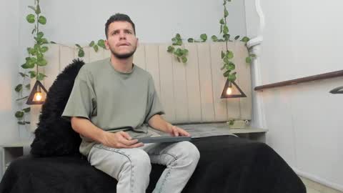 Snapshot of enzo_rivas chatting on 13, 11, 2025 ENZO online show from 13, 11, 2025