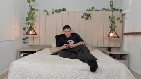 Snapshot of enzo_rivas chatting on 29, 11, 2025 ENZO online show from 29, 11, 2025