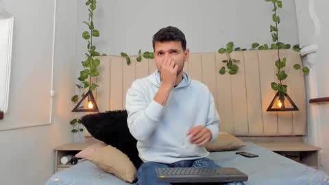 Snapshot of enzo_rivas chatting on 5, 12, 2025 ENZO online show from 5, 12, 2025