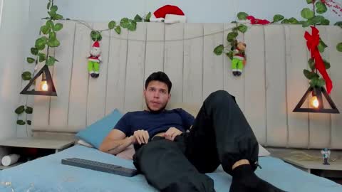 Snapshot of enzo_rivas chatting on 15, 12, 2025 ENZO online show from 15, 12, 2025