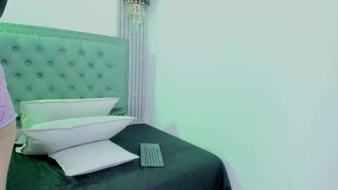 Snapshot of erack_and_emmy chatting on 18, 10, 2025 erack_and_emmy online show from 18, 10, 2025