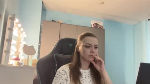 Lily online show from 10, 3, 2026