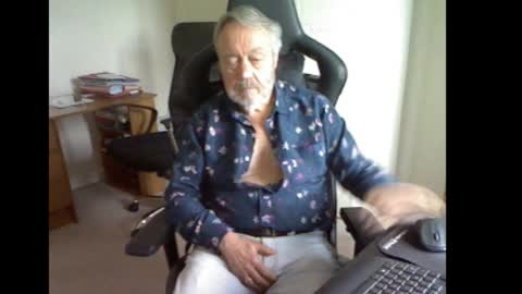 erasmus_d online show from 14, 9, 2025
