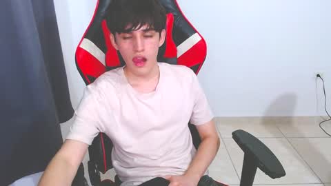 Snapshot of eren_tatakae chatting on 4, 12, 2024 eren_tatakae online show from 4, 12, 2024