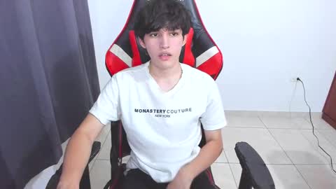 Snapshot of eren_tatakae chatting on 8, 10, 2025 eren_tatakae online show from 8, 10, 2025