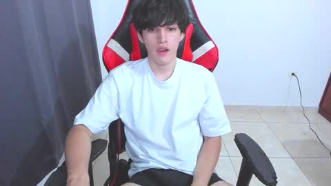 Snapshot of eren_tatakae chatting on 15, 10, 2025 eren_tatakae online show from 15, 10, 2025