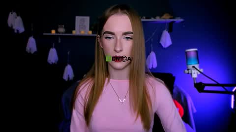 Snapshot of erica_breeze chatting on 30, 10, 2025 your dear Erica online show from 30, 10, 2025