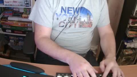 Snapshot of erik_dapper chatting on 5, 12, 2025 Erik Dapper online show from 5, 12, 2025