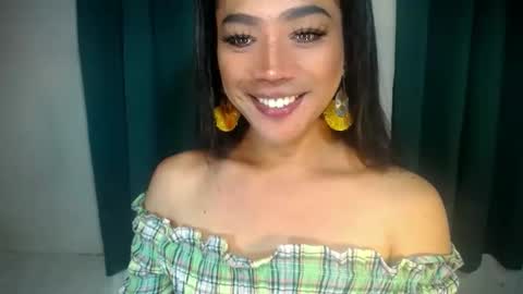 Snapshot of erika_madrigal chatting on 1, 10, 2025 erika_madrigal online show from 1, 10, 2025