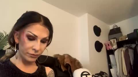 Erika Love online show from 24, 1, 2025