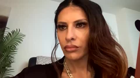 Erika Love online show from 3, 2, 2025