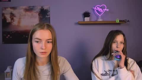 esme_moore_ online show from 13, 11, 2025