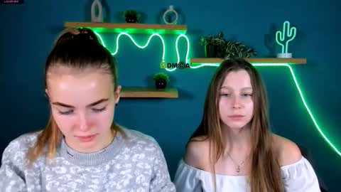 esme_moore_ online show from 19, 11, 2025