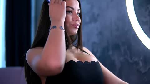 Snapshot of esmeluv chatting on 6, 10, 2025 Esme online show from 6, 10, 2025
