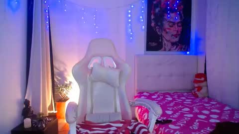 Snapshot of esmeralda098 chatting on 19, 12, 2024 Esmeralda online show from 19, 12, 2024