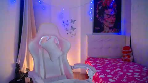 Snapshot of esmeralda098 chatting on 24, 12, 2024 Esmeralda online show from 24, 12, 2024