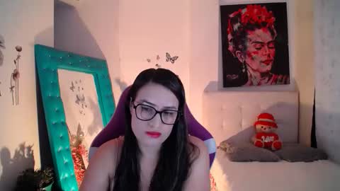 Snapshot of esmeralda098 chatting on 28, 9, 2025 Esmeralda online show from 28, 9, 2025