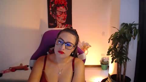 Snapshot of esmeralda098 chatting on 31, 10, 2025 Esmeralda online show from 31, 10, 2025