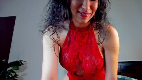 K E Y R A  independent model  online show from 20, 12, 2024