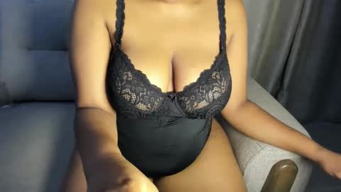 Esme online show from 2, 10, 2025