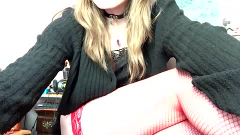 Snapshot of esotericfem chatting on 18, 3, 2026 brie online show from 18, 3, 2026