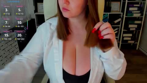 Snapshot of essensual_ chatting on 11, 9, 2025 Ava online show from 11, 9, 2025