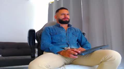 Snapshot of esteban7984068 chatting on 14, 11, 2025 esteban online show from 14, 11, 2025