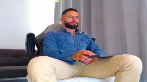 Snapshot of esteban7984068 chatting on 18, 11, 2025 esteban online show from 18, 11, 2025