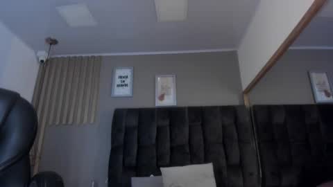 estefania__gomez online show from 28, 2, 2025