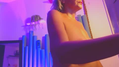 Snapshot of estelamaris1 chatting on 9, 3, 2025 estelamaris online show from 9, 3, 2025