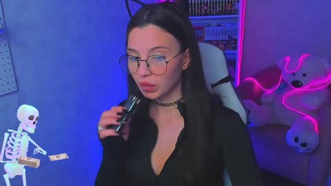 Ester online show from 27, 1, 2025