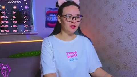 EsterPlayful online show from 28, 9, 2025