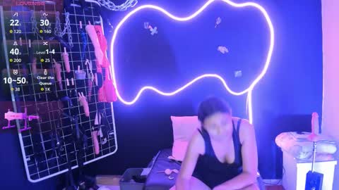Cloe and Megan online show from 6, 10, 2025