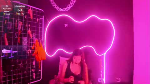 Snapshot of estudiooro509 chatting on 12, 10, 2025 Cloe and Megan online show from 12, 10, 2025