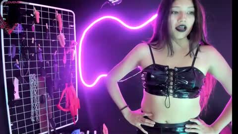 Snapshot of estudiooro509 chatting on 11, 11, 2025 Cloe and Megan online show from 11, 11, 2025