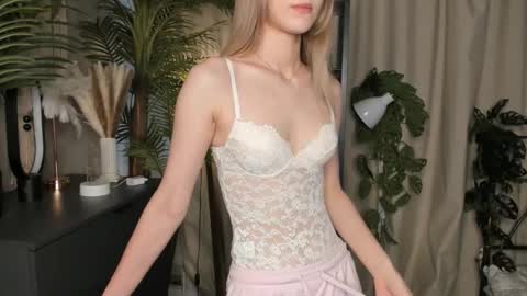 Snapshot of eternity_cuite chatting on 15, 10, 2025 Natalie online show from 15, 10, 2025