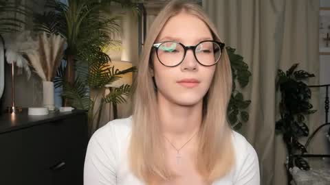 Snapshot of eternity_cuite chatting on 16, 10, 2025 Natalie online show from 16, 10, 2025