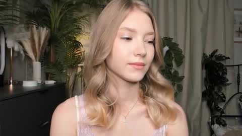 Snapshot of eternity_cuite chatting on 17, 10, 2025 Natalie online show from 17, 10, 2025