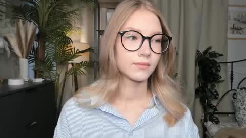 Snapshot of eternity_cuite chatting on 18, 10, 2025 Natalie online show from 18, 10, 2025