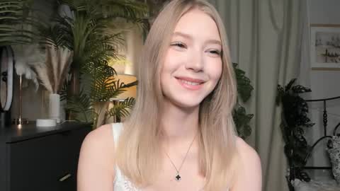 Snapshot of eternity_cuite chatting on 19, 10, 2025 Natalie online show from 19, 10, 2025