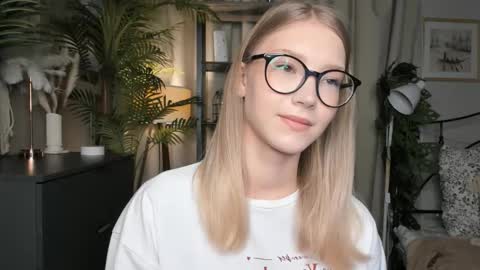 Snapshot of eternity_cuite chatting on 22, 10, 2025 Natalie online show from 22, 10, 2025