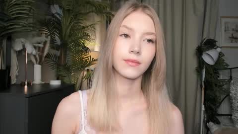 Snapshot of eternity_cuite chatting on 23, 10, 2025 Natalie online show from 23, 10, 2025