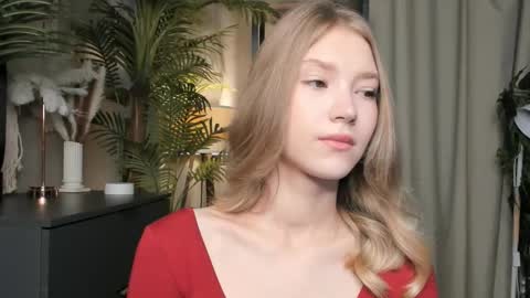 Snapshot of eternity_cuite chatting on 25, 10, 2025 Natalie online show from 25, 10, 2025