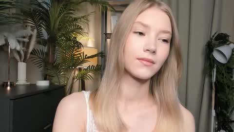 Snapshot of eternity_cuite chatting on 26, 10, 2025 Natalie online show from 26, 10, 2025