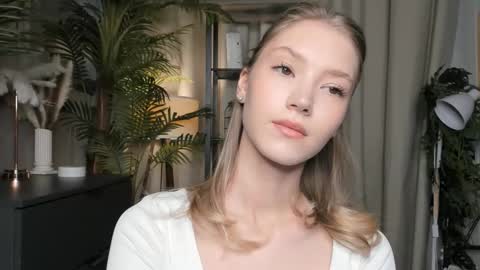 Snapshot of eternity_cuite chatting on 29, 10, 2025 Natalie online show from 29, 10, 2025