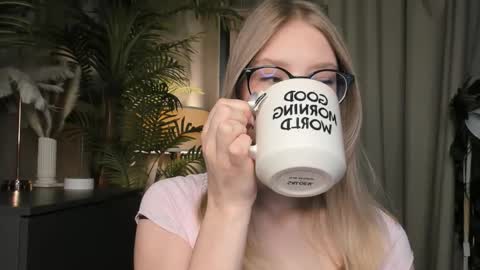 Snapshot of eternity_cuite chatting on 15, 11, 2025 Natalie online show from 15, 11, 2025